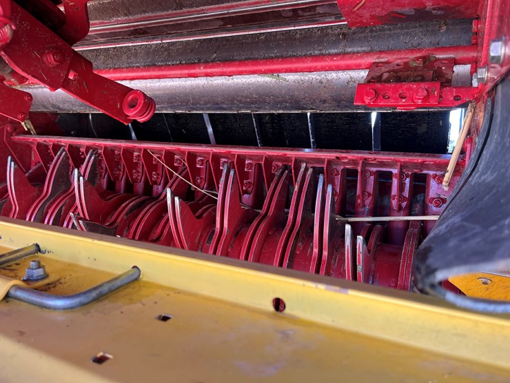 2013-new-holland-br7070-image-3