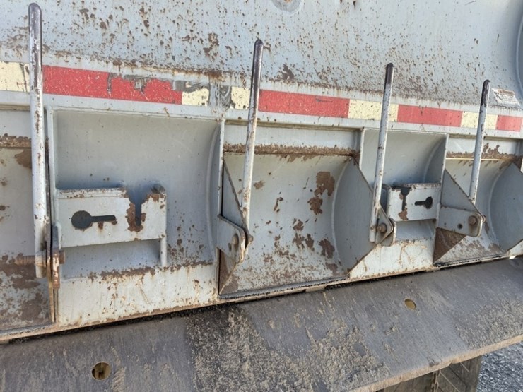 2009-international-7600-image-23