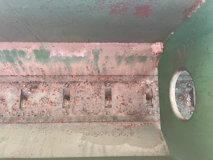 #t8082-•-great-plains-ss-24-grain-drill-image-29