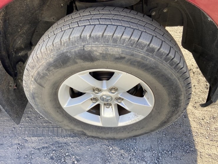 2015-dodge-ram-crew-cab-4wd-pickup-image-31