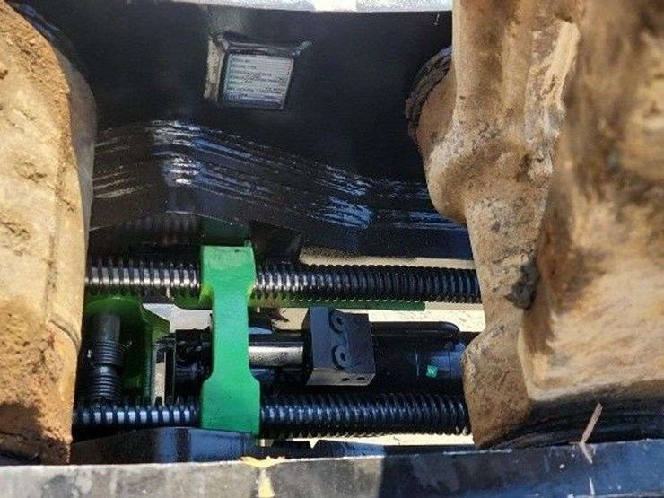 2019-caterpillar-325f-image-37