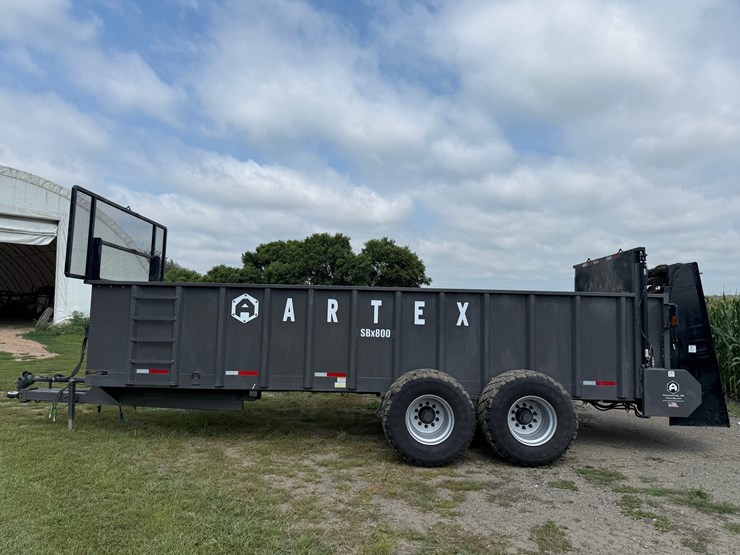 artex-sbx-800-manure-spreader-image-3