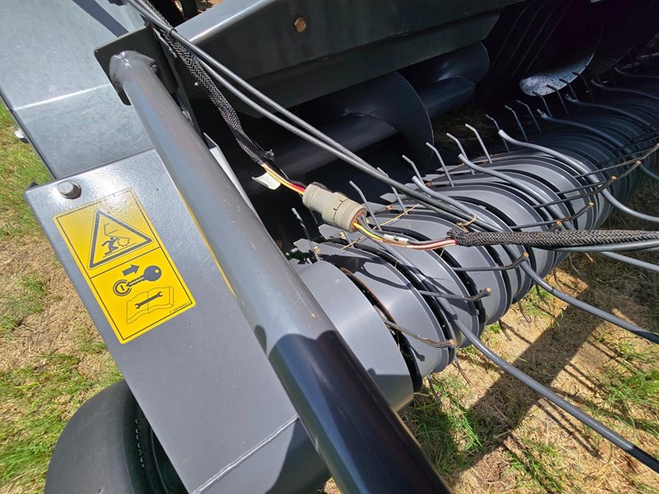 2020-massey-ferguson-1840-image-12