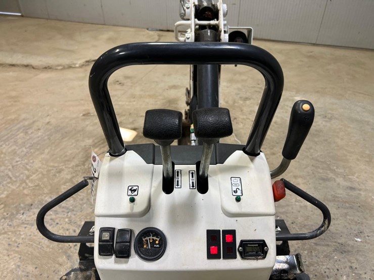 2022-bobcat-e10-image-23