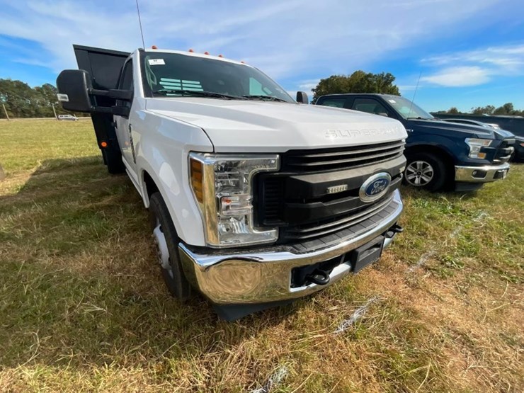 2009-ford-f350-xl-image-2