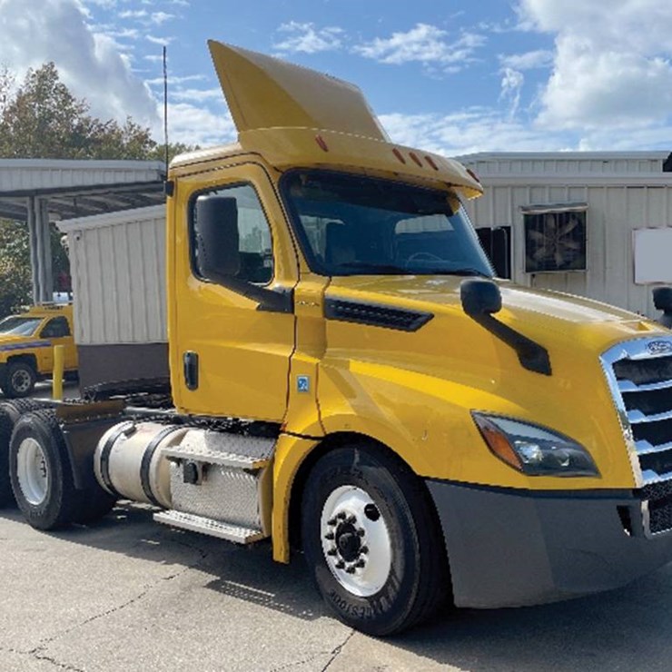 2019 FREIGHTLINER CASCADIA 126