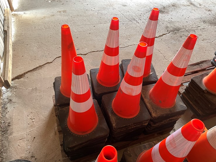 #1050-•-(60)-reflective-traffic-cones-image-3