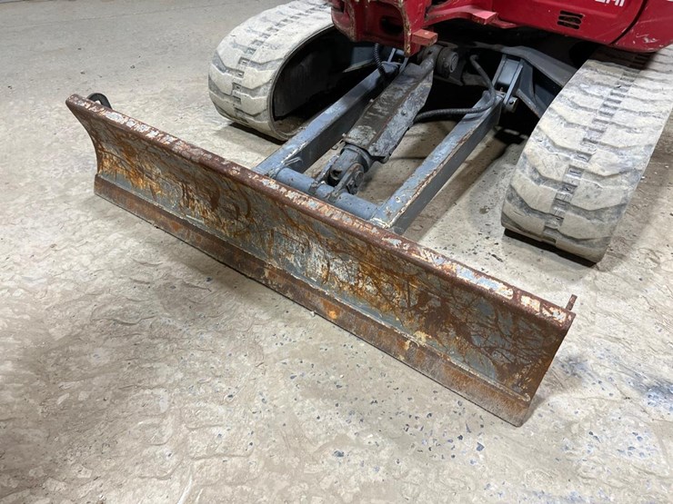 takeuchi-tb240-image-13