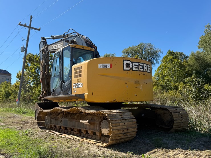 deere-225d-lc-image-4