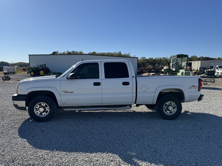 #13960-•-2005-chevy-2500-hd-crew-cab-truck-image-4