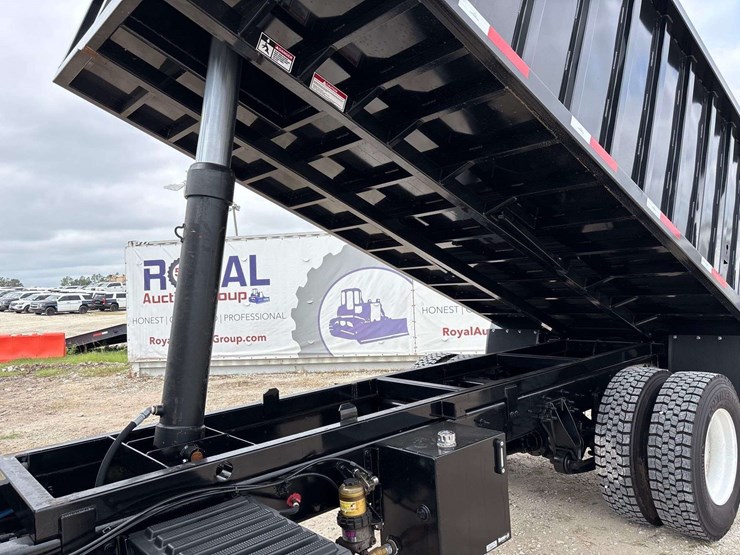 2020-international-mv607-16ft-morgan-dump-truck-image-14