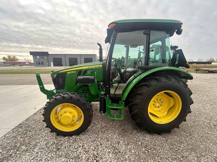 2021-john-deere-5075e-image-2