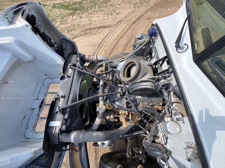 2007-peterbilt-335-image-26