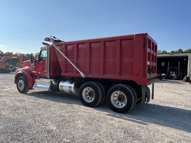 2022-kenworth-w990-image-3