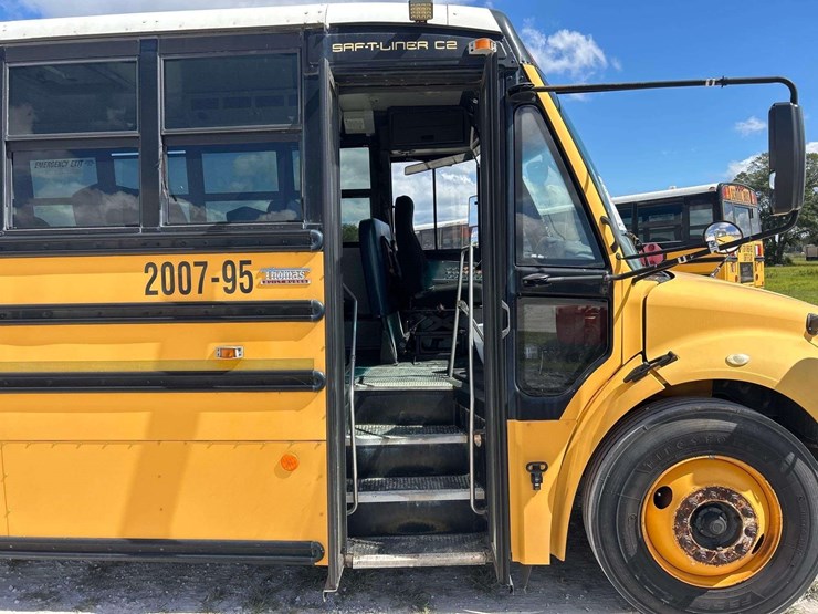 2008-freightliner-b2-image-10