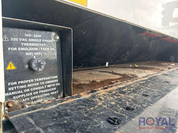 2012-freightliner-m2-106-asphalt-pothole-patcher-truck-image-30