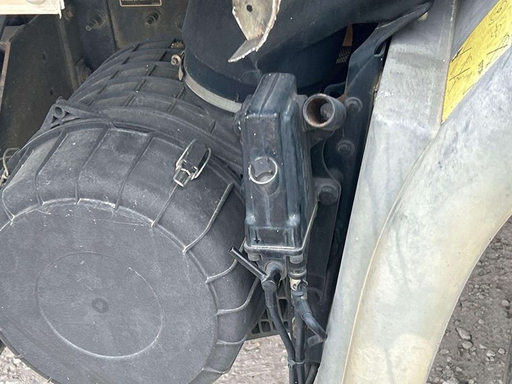 2017-peterbilt-220-image-12