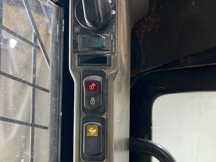 2015-case-sr220-image-23