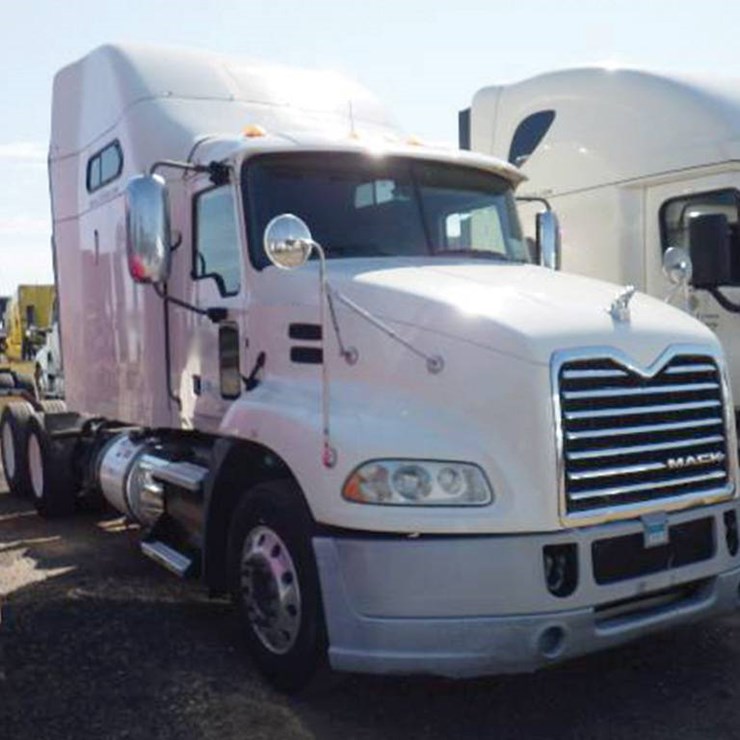 2015 MACK CXU613