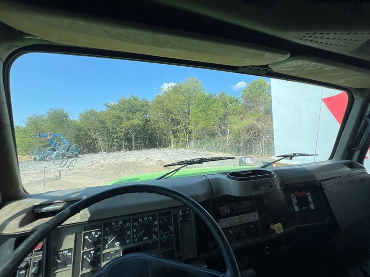 2001-international-4700-image-51