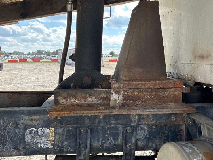 1996-freightliner-fld112sd-t/a-dump-truck-image-29