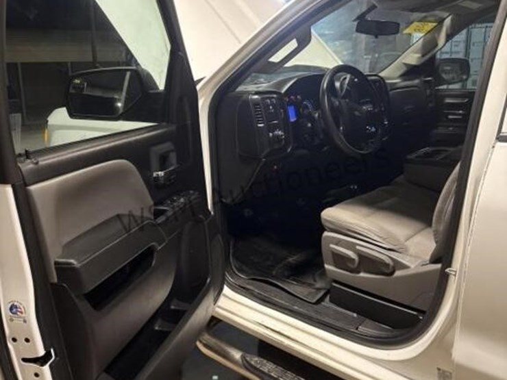 2015-chevrolet-silverado-2500hd-image-25