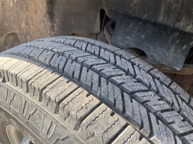 #1008-•-2012-chevy-3500-utility-truck,-(has-title)-image-12