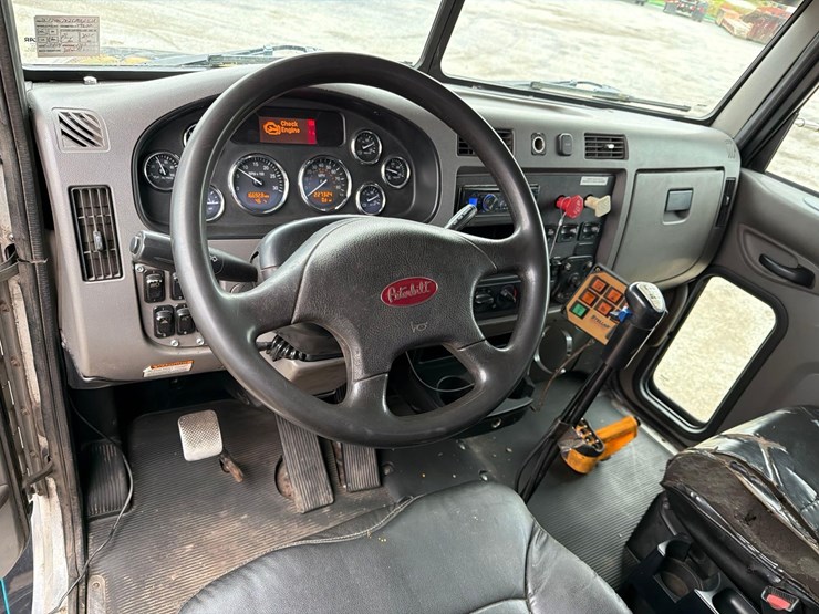 peterbilt-337-image-31