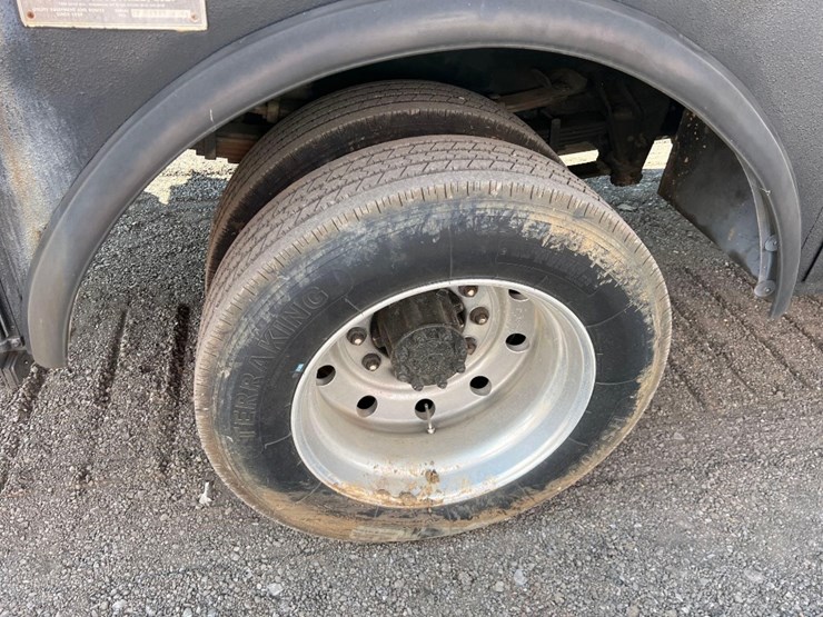 2001-international-4700-image-10