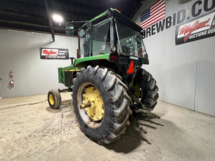john-deere-4240-image-3