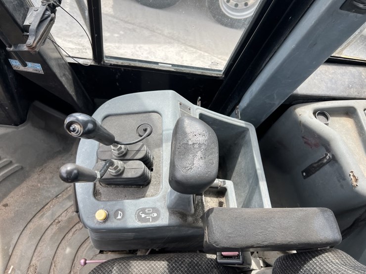 2004-caterpillar-962g-image-13