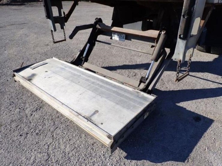 2014-freightliner-business-class-m2-106-image-56