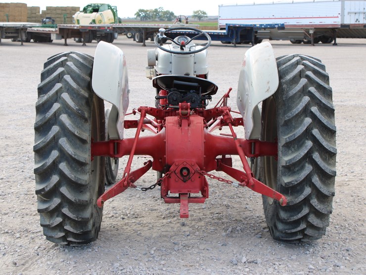 1957-ford-850-image-4