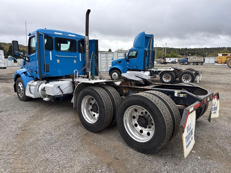 2018-peterbilt-579-image-4