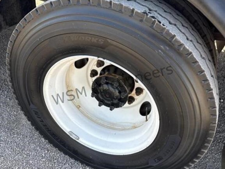 2013-international-7400-image-8