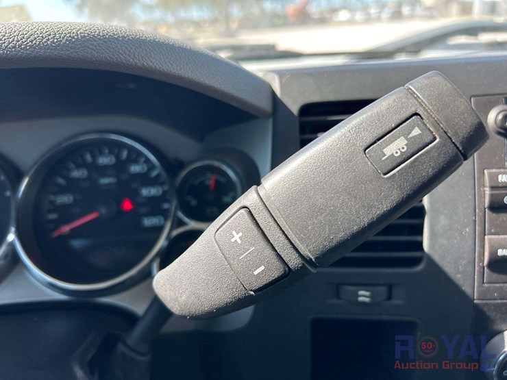 2013-chevrolet-silverado-3500-image-15