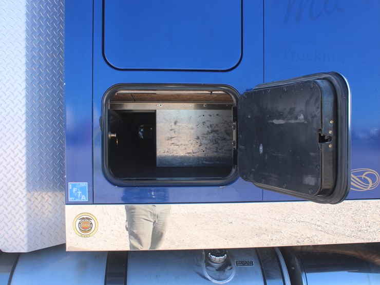 #2045-•-#2045--2013-mack-chu613-semi-tractor-image-31