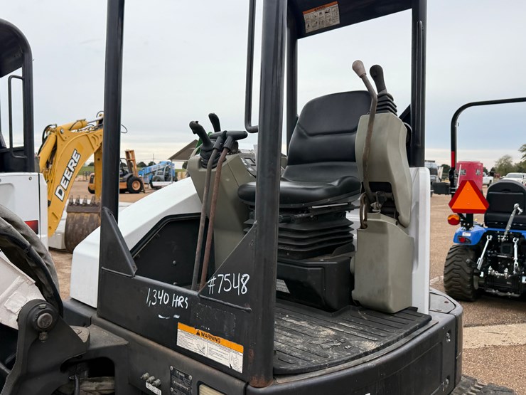 2013-bobcat-e35-image-18