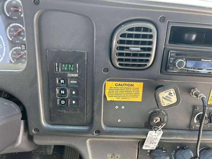 2008-freightliner-b2-image-15