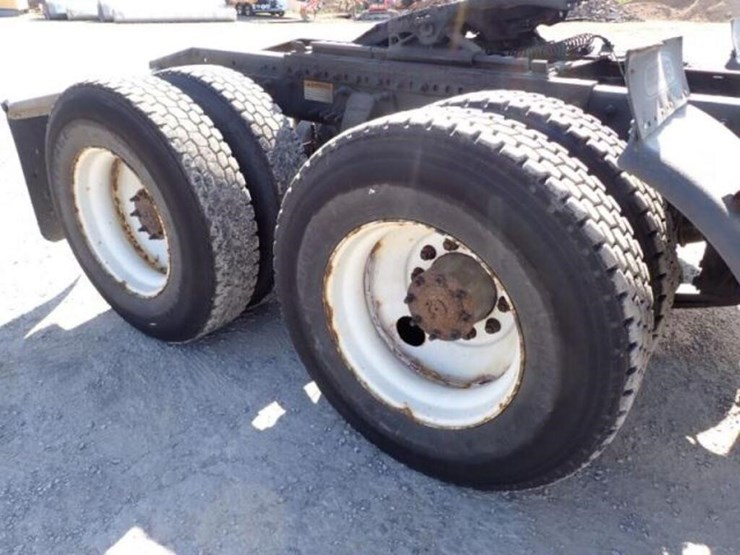 2016-freightliner-cascadia-t/a-hiway-tractor---day-image-52