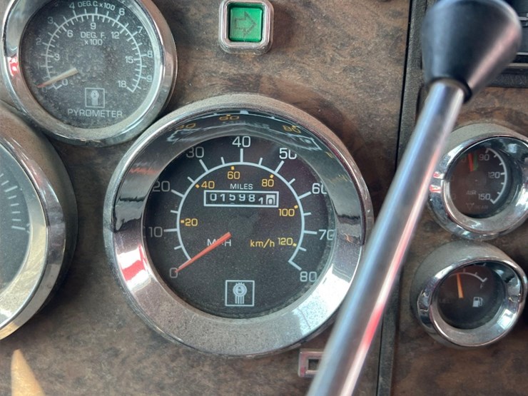 kenworth-t/a-day-cab-road-tractor-image-30