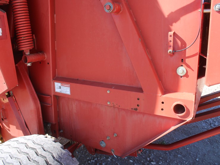 new-holland-br780-image-18