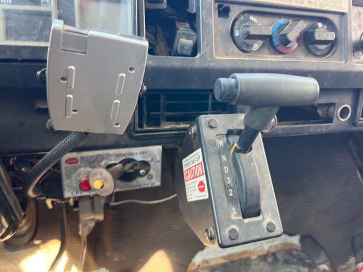 2001-international-4700-image-46