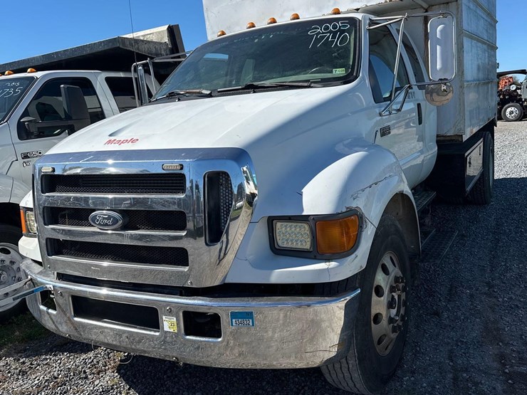 2005-ford-f650-image-1