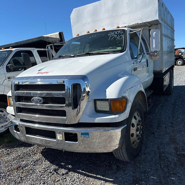 2005 FORD F650