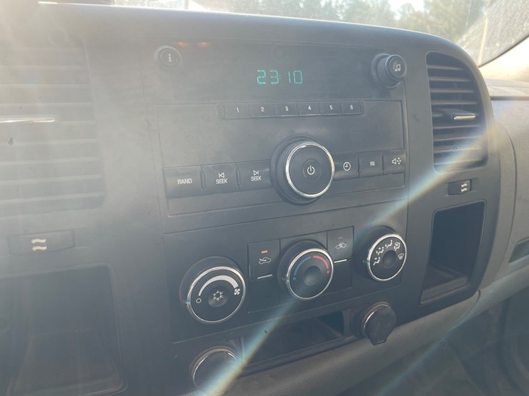 #1008-•-2012-chevy-3500-utility-truck,-(has-title)-image-33