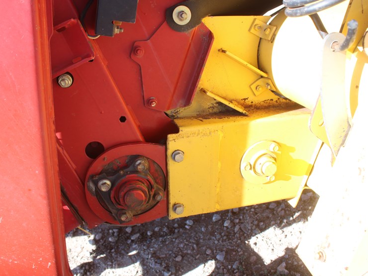 new-holland-br780-image-31