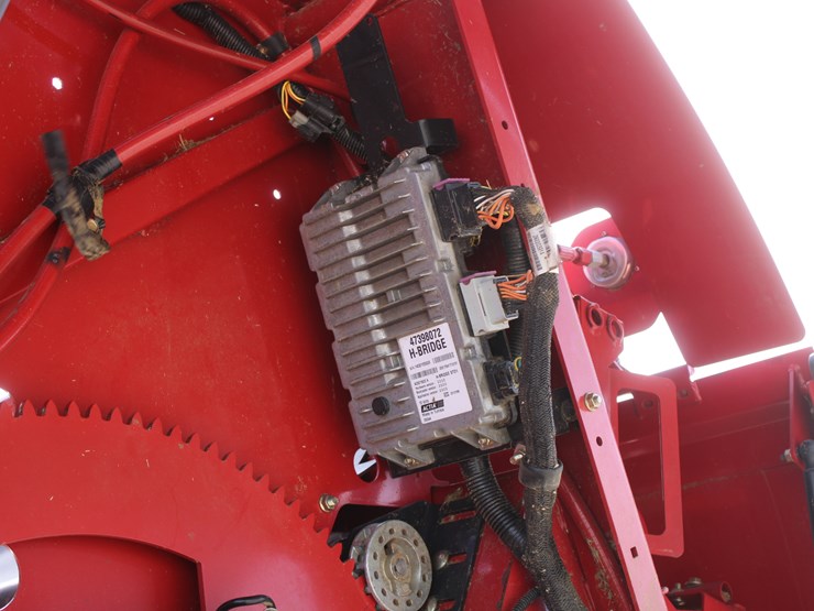 2015-new-holland-roll-belt-560-image-54