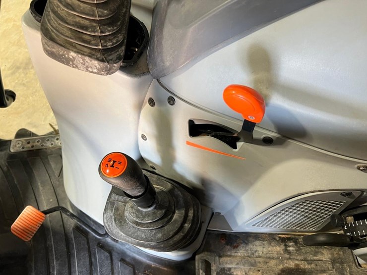 new-holland-t4.75-image-26