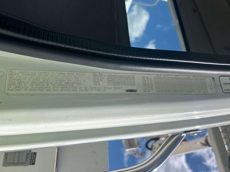 2016-freightliner-m2-106-altec-am50-50ft-bucket-truck-image-7